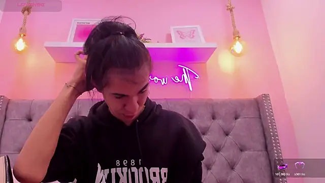 Mia thompson 19 online show from 11/05/25, 02:06