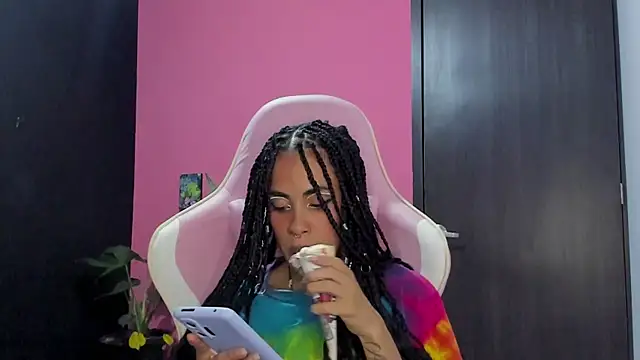 Juanadearco5 online show from 12/03/24, 11:02