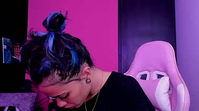 Juanadearco5 online show from 10/24/25, 02:57