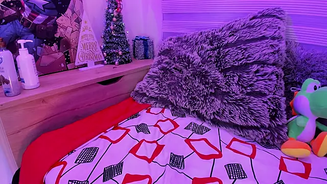 madelyn rose  online show from 12/10/24, 08:08