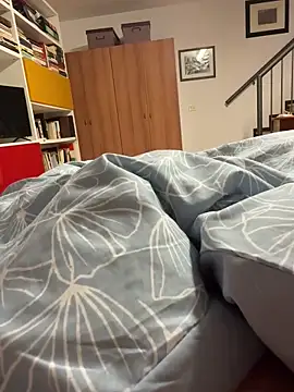 nik2017 online show from 10/23/25, 10:19