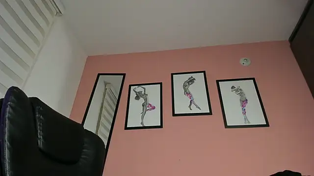 Snapshot of SensualJane2 chatting on 12/10/24, 04:13 SensualJane2 online show from 12/10/24, 04:13
