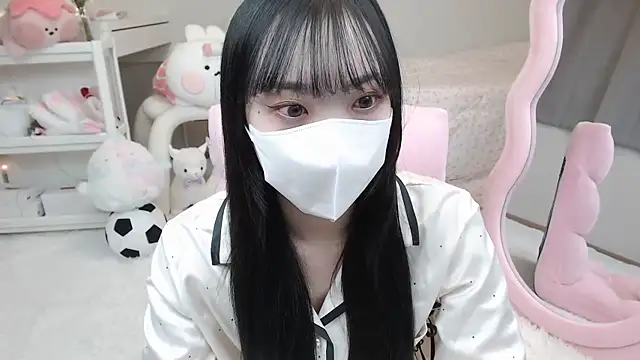 Snapshot of momo_room chatting on 12/12/24, 09:30 momo room online show from 12/12/24, 09:30