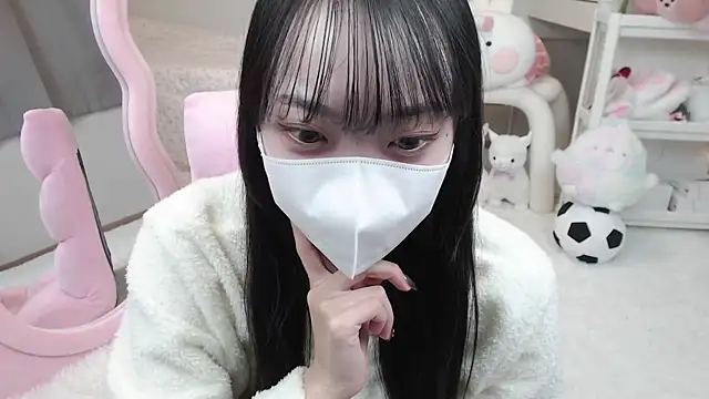 Snapshot of momo_room chatting on 12/15/24, 06:51 momo room online show from 12/15/24, 06:51