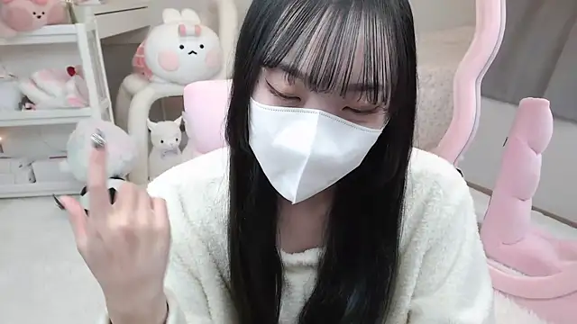 Snapshot of momo_room chatting on 12/15/24, 11:01 momo room online show from 12/15/24, 11:01