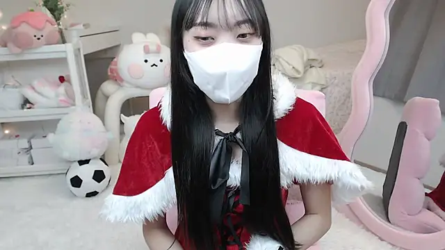 Snapshot of momo_room chatting on 12/21/24, 04:09 momo room online show from 12/21/24, 04:09