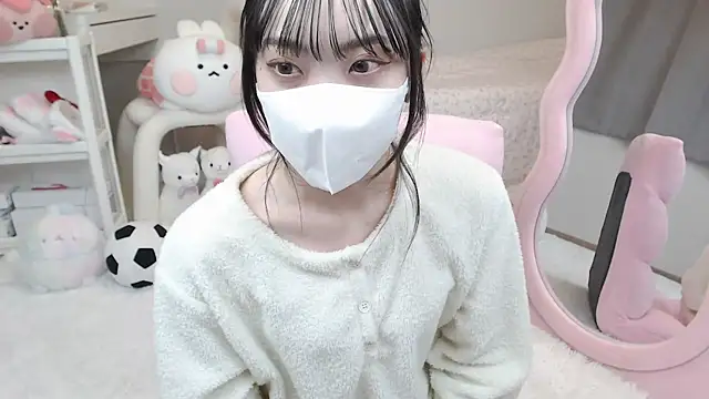 Snapshot of momo_room chatting on 12/28/24, 12:03 momo room online show from 12/28/24, 12:03