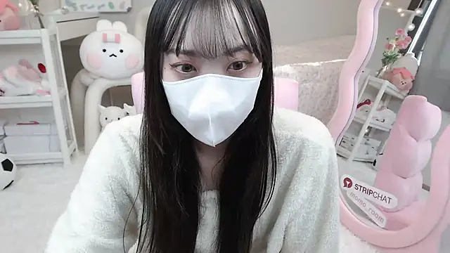 Snapshot of momo_room chatting on 01/12/25, 06:06 momo room online show from 01/12/25, 06:06