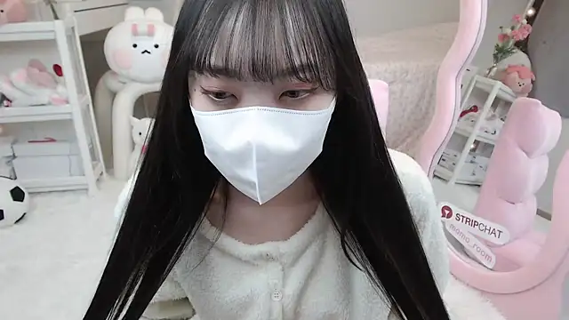 Snapshot of momo_room chatting on 01/18/25, 09:02 momo room online show from 01/18/25, 09:02