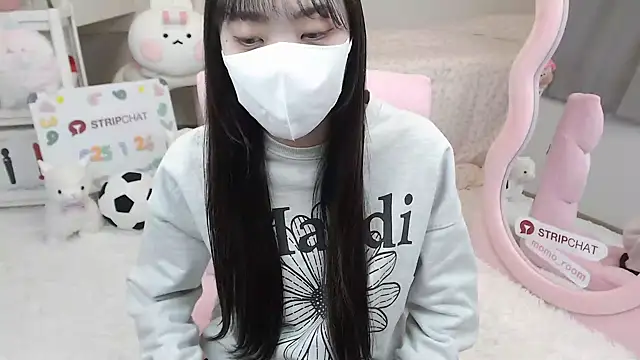 Snapshot of momo_room chatting on 01/26/25, 05:02 momo room online show from 01/26/25, 05:02