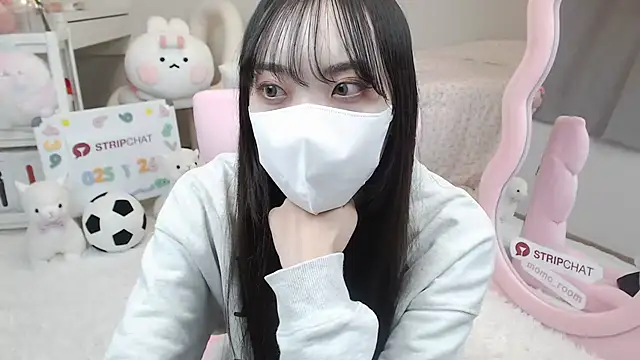 Snapshot of momo_room chatting on 01/26/25, 09:40 momo room online show from 01/26/25, 09:40