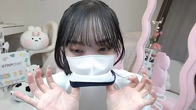 Snapshot of momo_room chatting on 03/02/25, 10:35 momo room online show from 03/02/25, 10:35