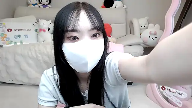 Snapshot of momo_room chatting on 09/11/25, 10:26 momo room online show from 09/11/25, 10:26