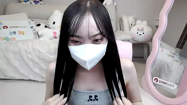 Snapshot of momo_room chatting on 09/23/25, 11:35 momo room online show from 09/23/25, 11:35