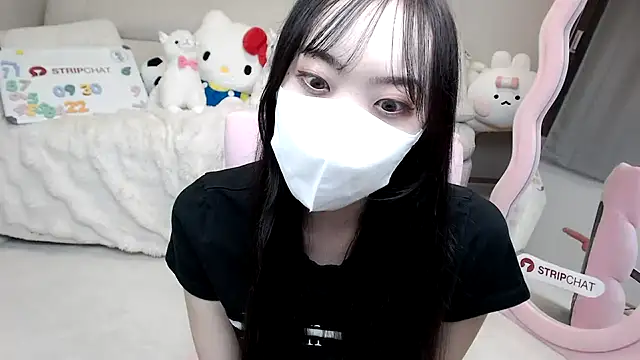 Snapshot of momo_room chatting on 09/30/25, 10:31 momo room online show from 09/30/25, 10:31