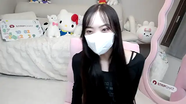 Snapshot of momo_room chatting on 10/02/25, 10:55 momo room online show from 10/02/25, 10:55