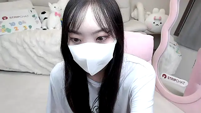 Snapshot of momo_room chatting on 10/04/25, 06:33 momo room online show from 10/04/25, 06:33