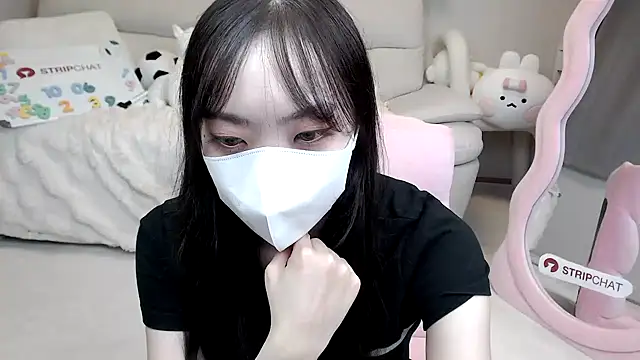 Snapshot of momo_room chatting on 10/06/25, 10:45 momo room online show from 10/06/25, 10:45