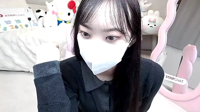 Snapshot of momo_room chatting on 10/15/25, 10:26 momo room online show from 10/15/25, 10:26