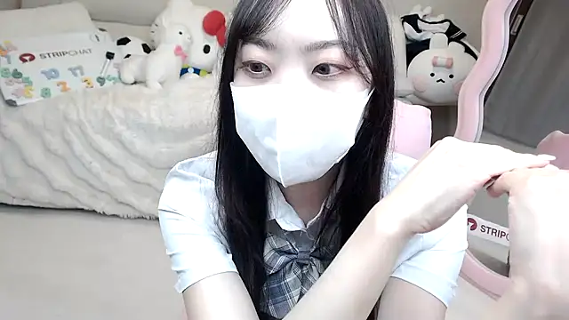 Snapshot of momo_room chatting on 10/17/25, 10:40 momo room online show from 10/17/25, 10:40