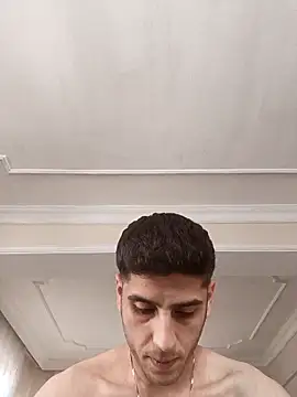 Snapshot of arenn1997 chatting on 10/17/25, 01:03 arenn1997 online show from 10/17/25, 01:03