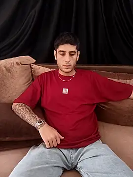 Snapshot of arenn1997 chatting on 10/28/25, 12:09 arenn1997 online show from 10/28/25, 12:09