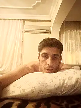 Snapshot of arenn1997 chatting on 10/29/25, 12:13 arenn1997 online show from 10/29/25, 12:13