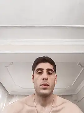 Snapshot of arenn1997 chatting on 10/31/25, 12:06 arenn1997 online show from 10/31/25, 12:06