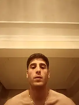 Snapshot of arenn1997 chatting on 11/01/25, 10:12 arenn1997 online show from 11/01/25, 10:12