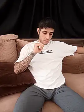 Snapshot of arenn1997 chatting on 11/04/25, 11:53 arenn1997 online show from 11/04/25, 11:53