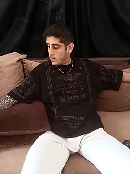 Snapshot of arenn1997 chatting on 11/05/25, 12:05 arenn1997 online show from 11/05/25, 12:05