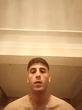 Snapshot of arenn1997 chatting on 11/08/25, 12:11 arenn1997 online show from 11/08/25, 12:11