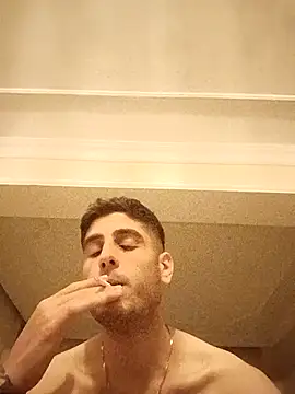 Snapshot of arenn1997 chatting on 11/12/25, 12:22 arenn1997 online show from 11/12/25, 12:22