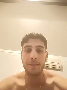 Snapshot of arenn1997 chatting on 11/17/25, 10:15 arenn1997 online show from 11/17/25, 10:15