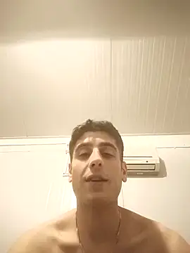 Snapshot of arenn1997 chatting on 11/18/25, 10:14 arenn1997 online show from 11/18/25, 10:14