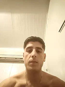 Snapshot of arenn1997 chatting on 12/04/25, 10:07 arenn1997 online show from 12/04/25, 10:07