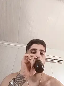 Snapshot of arenn1997 chatting on 12/05/25, 12:14 arenn1997 online show from 12/05/25, 12:14