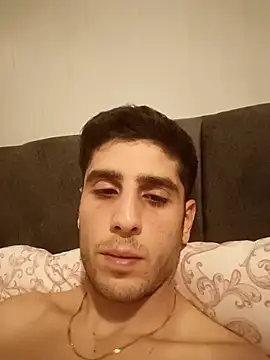 Snapshot of arenn1997 chatting on 12/16/25, 12:15 arenn1997 online show from 12/16/25, 12:15