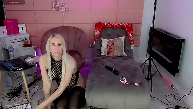 nurse-barbie online show from 05/18/26, 03:18