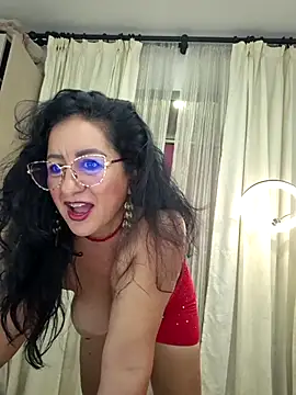 Snapshot of viollett_28 chatting on 07/02/26, 03:23 viollett 28 online show from 07/02/26, 03:23