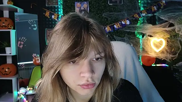 LitaBrom online show from 10/21/25, 01:39