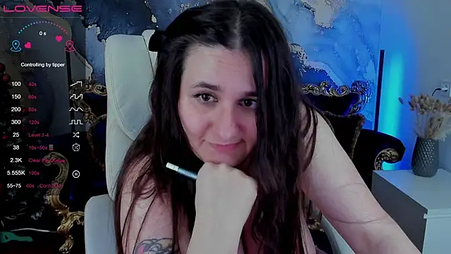 JuicyBeRrys online show from 12/29/24, 01:38