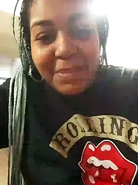 Snapshot of ELLA_KELLY chatting on 12/26/24, 12:05 ELLA KELLY online show from 12/26/24, 12:05
