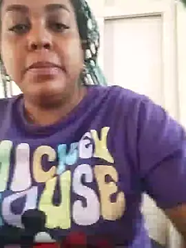 Snapshot of ELLA_KELLY chatting on 01/13/25, 12:13 ELLA KELLY online show from 01/13/25, 12:13