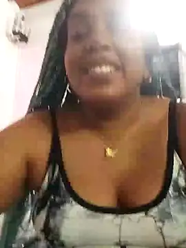 Snapshot of ELLA_KELLY chatting on 02/08/25, 01:11 ELLA KELLY online show from 02/08/25, 01:11
