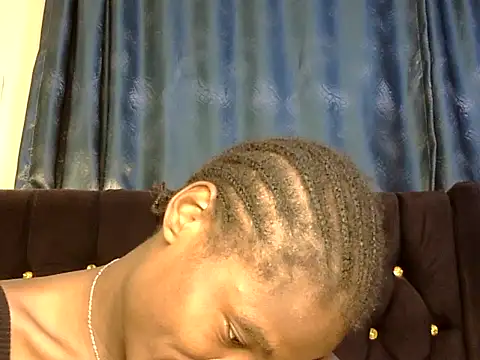 Snapshot of sweetblackbeauty001 chatting on 12/22/25, 12:40 sweetblackbeauty001 online show from 12/22/25, 12:40