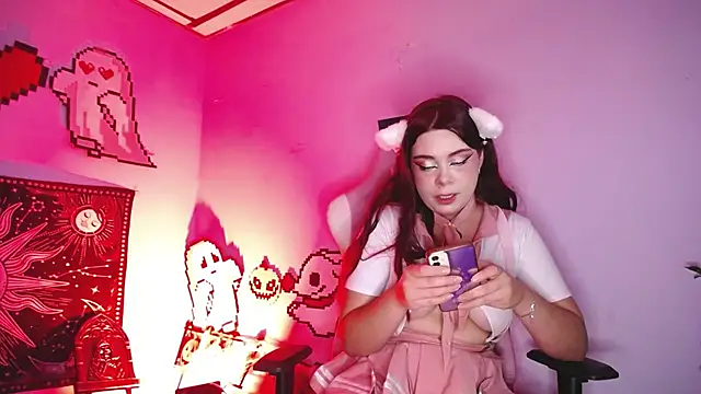 Snapshot of Erza_escarleth chatting on 10/24/25, 10:06 Erza escarleth online show from 10/24/25, 10:06