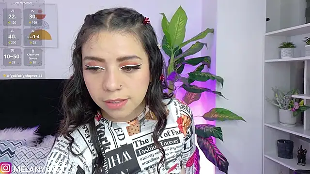 Snapshot of melany_naa chatting on 10/26/25, 01:22 melany naa online show from 10/26/25, 01:22