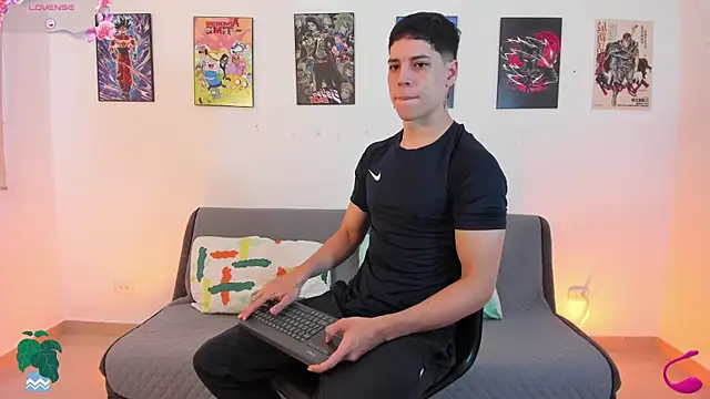 Snapshot of jonathanjoestar_ chatting on 11/17/25, 09:31 jonathanjoestar online show from 11/17/25, 09:31