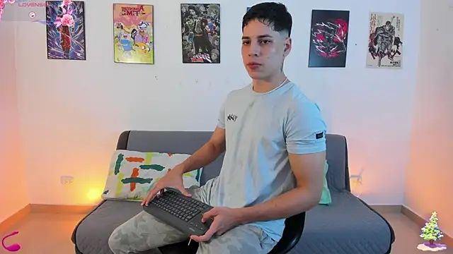 Snapshot of jonathanjoestar_ chatting on 12/13/25, 11:43 jonathanjoestar online show from 12/13/25, 11:43